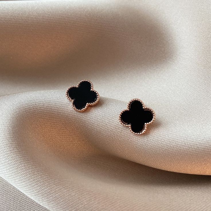 Black Clover Earring
