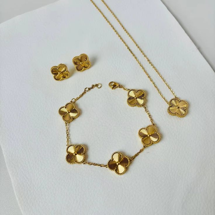 Golden Clover Set