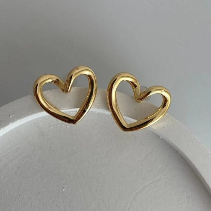 Minimal Heart Earring